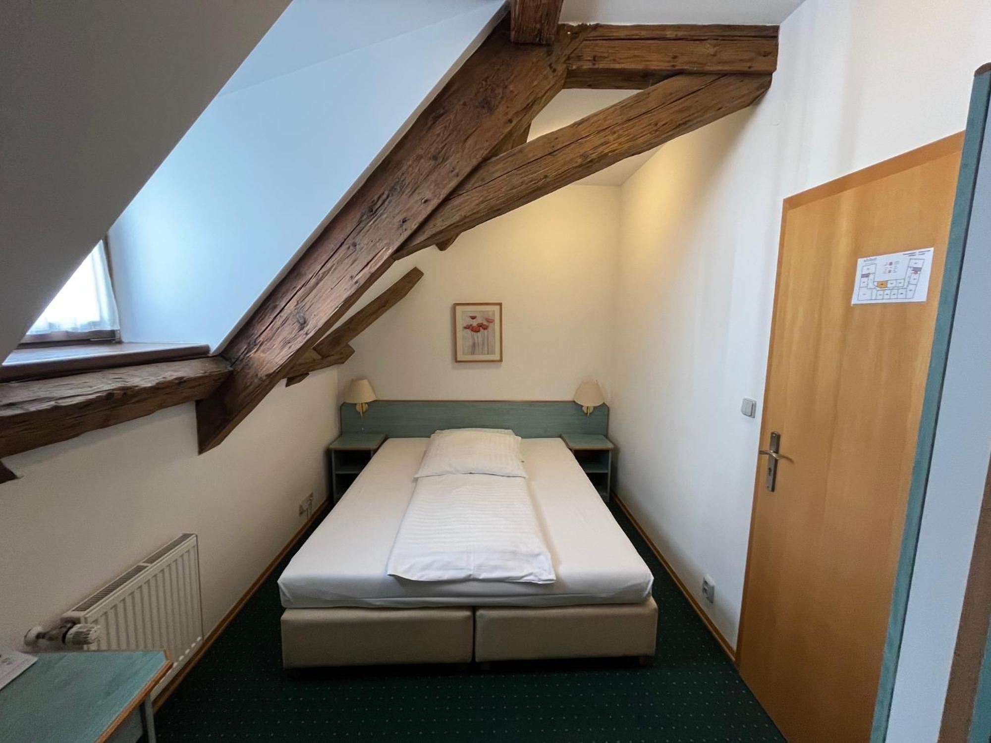 Single Room,1646901674:JPEG